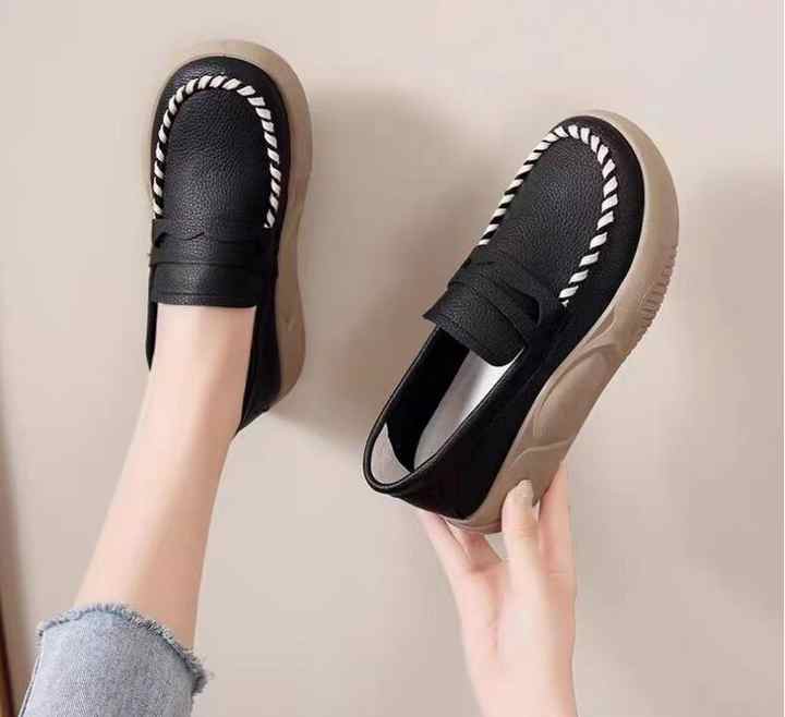 Nuevos zapatos blancos para caminar de primavera, zapatos gruesos informales para mujer, mocasines sin cordones con suela gruesa y aumento de altura de Color puro