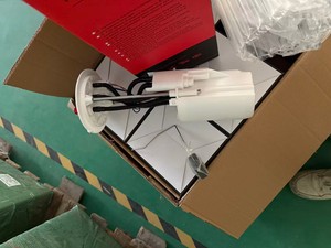 热销高品质 77010-60181 燃油泵 UC2J1335XA 适用于马自达 BT-50 2006- 和福特 Ranger 2.2 3,2 - Product Image 4