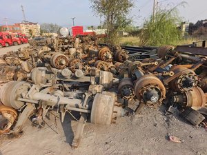 Sinotruk HOWO สลักเกลียวดุมล้อหลังสำหรับรถบรรทุก HOWO - Product Image 3