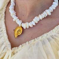 Vente en Gros de Bijoux Artificiels Exagérés Pierre Naturelle Perle Coquillage Plaqué Or Pendentif Collier de Perles Bijoux pour Femmes