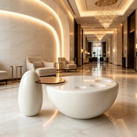 Table basse ovale moderne en fibre de verre avec plateau en surface solide pour salon, hôtel, ou zone de réception