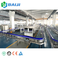 Machine de remplissage automatique de bouteilles PET pour la production de sodas gazeux avec monobloc 3 en 1 et élévateur de bouchons