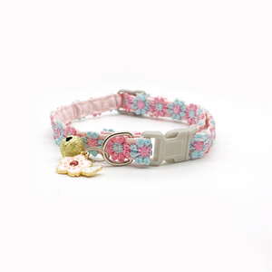 Luxuriöses Buntes Polyester-Spitzenblumen-Katzenhalsband mit Glocke & Schnallenverschluss Niedliches Haustierhalsband für Katzen & Hunde - Product Image 4