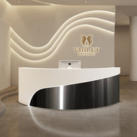 Comptoir de caisse de salon de beauté moderne minimaliste incurvé, comptoir de bar de magasin de vêtements en acier inoxydable de luxe, bureau de réception d'entreprise