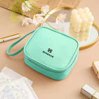 Logo personnalisé d'usine nouvelle couleur unie petit rouge à lèvres sac de rangement Mini PU cuir maquillage cosmétique pochette Portable fermeture éclair échantillon gratuit