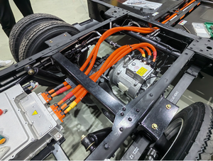 Moteur-émetteur intégré à aimant permanent (PMSM) refroidi par eau Brogen Power 75KW 380V pour véhicule utilitaire - Product Image 5