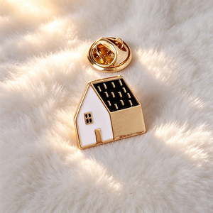 Broche Navideño Personalizado con Serigrafía, Metal Pulido de Alta Calidad, Exquisito Pin de Solapa Festivo - Product Image 1