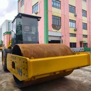 Rodillo compactador de ruedas XS223J usado, pocas horas de trabajo, sin fugas de aceite ni humo negro, motor diésel, tambor reforzado, ¡gran oferta! En stock. - Product Image 5