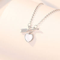 Collier tendance 2026 en alliage de zinc avec pierre naturelle, motif cœur à une flèche, chaîne en bambou géométrique minimaliste pour femme, avec zircon cubique