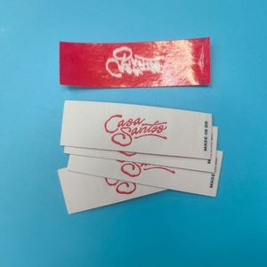 Étiquette de taille pour vêtements en gros, accessoires de confection, étiquette de col tissée en damassé pliée au centre avec logo personnalisé - Product Image 2