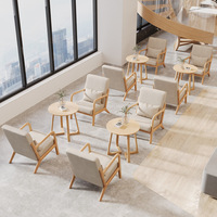 Nordischer Einzelsessel aus Massivholz mit Stoffbezug, Balkon-Sofa, Kleines Apartment-Tisch-Stuhl-Set, Gästehaus-Freizeitmöbel, Wohnzimmer