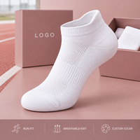 Chaussettes de course athlétiques respirantes avec protection anti-ampoules, maille ventilée, gestion de l'humidité, maintien du talon, bout plat, ajustement sans couture, blanches