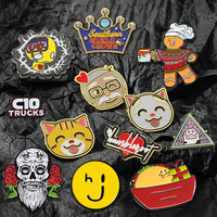 Broches personnalisées en métal, alliage de zinc, plaqué or, émail, en forme de fleur, personnalisables pour souvenir d'entreprise, cadeau de voyage