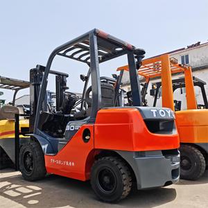 Montacargas Diésel Usado Toyota FD30 de 3 Toneladas, Excelente Rendimiento y Gran Eficiencia de Trabajo, Neumáticos Sólidos, Desplazador Lateral Hidráulico - Product Image 2