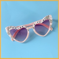 Lunettes de soleil en strass en forme de cœur pour future mariée, accessoires de mode pour demoiselles d'honneur, pour fête de mariage, plage et séances photo