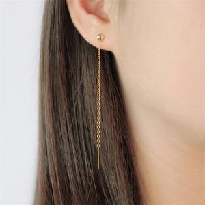 Pendientes de Borla Populares con Baño de Oro PVD de 18k y Cuentas Redondas - Product Image 2