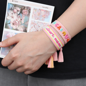 Bracelet personnalisé en tissu tressé avec pompon, logo lettre brodé, ajustable, fait main, pour maman - Product Image 2