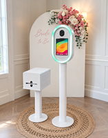 Photo Booth Pernikahan Portabel Bergaya iPad dengan Sistem Selfie.