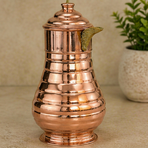 Pichet à eau en cuivre artisanal avec couvercle en forme de dôme, design côtelé vintage, vaisselle écologique pour la maison, récipient bien-être ayurvédique - Product Image 1