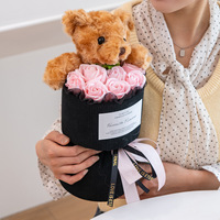 Bouquet de roses en peluche LUYI Teddy Bear – Cadeau tendance style dessin animé pour la saison des diplômes – Ensemble de fleurs artificielles