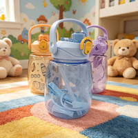 Botella de agua de gran capacidad con diseño de vientre de celebridad de internet, ideal para verano, niños y estudiantes, de alto valor estético, con pajita deportiva y cuerda de transporte.