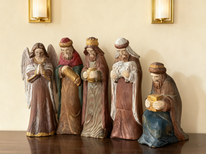 Set di 8 Pezzi di Statuine del Presepe Natalizio in Legno Intagliato Personalizzato, Dipinte a Mano, Artigianato Decorativo Made in China, Campione Disponibile - Product Image 4
