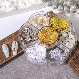 7 Rejillas de Adornos para Uñas de Metal Mixto con Formas de Mariposa, Concha y Corazón, y Bolas de Acero, Accesorios Talismán para Suministros de Arte de Uñas - Product Image 1