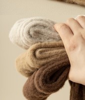 Chaussettes chaudes et moelleuses pour femme, style tube, épaisses et confortables, pour la maison et le sommeil, longueur haute, design torsadé uni et coloré, tendance