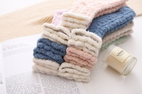 Chaussettes pelucheuses pour femmes Pantoufles moelleuses Cabine chaude polaire douce Hiver Confortable Sommeil épais Chaussettes de maison pour adultes A-132