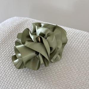 Pince à cheveux élégante en tissu français avec nœud, pince banane pour femme, pince douce pour queue de cheval, accessoire de fête - Product Image 6