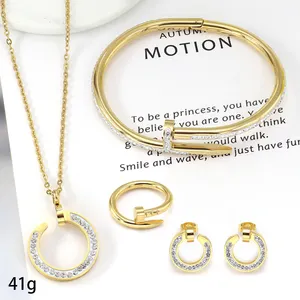 Set Perhiasan Dapat Disesuaikan Baja Tahan Karat Berlapis Emas 18K Mode Gelang Cincin Kuku Wanita Set Perhiasan Berlian Berkilau