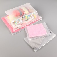 Sacs à fermeture éclair en PVC transparent en plastique personnalisé d'usine T-shirt transparent/givré PE Emballage de vêtements avec logo pour chaussettes, chaussures et vêtements