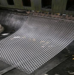 Maille Métallique Galvanisée Déployée, Tôle Métallique Déployée pour la Protection des Plateformes et des Périmètres - Product Image 4