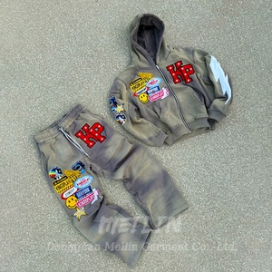 Ensemble de survêtement évasé pour homme, noir délavé à l'acide, avec appliques et patchs effet vieilli, comprenant un sweat à capuche zippé et un pantalon de jogging - Product Image 4