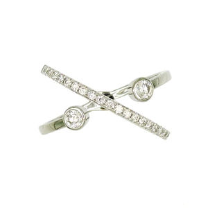 Bague double bande croisée en or blanc 18 carats avec diamants, bijou minimaliste moderne pour femme - Product Image 1