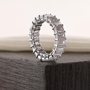 Anillo de Eternidad de Lujo en Oro de 14K con Moissanita Corte Esmeralda para Mujer, Anillo de Boda Brillante con Diamantes Cultivados en Laboratorio, de Alta Gama - Product Image 2