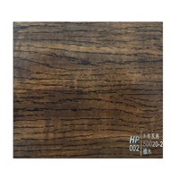 Panneau mural en PVC à grain de bois stratifié Tuiles de plafond en PVC pour faux plafond toit