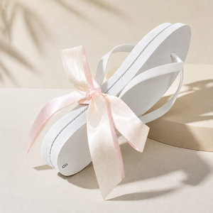 Tongs de Mariage <span class=keywords><strong>Personnalisées</strong></span> avec Logo pour Femme – Antidérapantes, Confortables, Légères – Idéales pour la Plage, les Douches Nuptiales, les Cadeaux d'Invités – Vente en Gros - Product Image 1