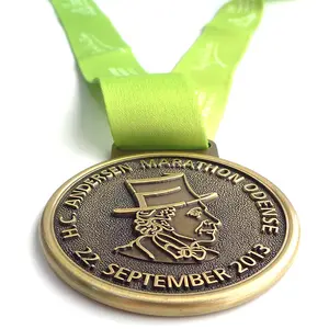 20 Jaar Fabriek Custom Zink Legering Zacht Email Vergulde Metalen Sport Marathon Medaille Met Lint Fun Run Midden Aarden Jaarlijkse