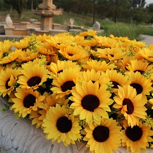 QSLH-BE012 <span class=keywords><strong>Noël</strong></span> Graduation Halloween Nouvel An Décor À La Maison Artificielle Tournesol <span class=keywords><strong>Bouquet</strong></span> Fabricant En Gros - Product Image 4