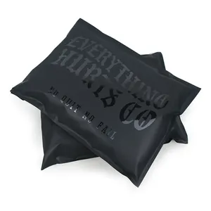 Logotipo personalizado Impreso Negro mate Polymailers Embalaje de ropa Poly Mailer Envío Bolsas de correo
