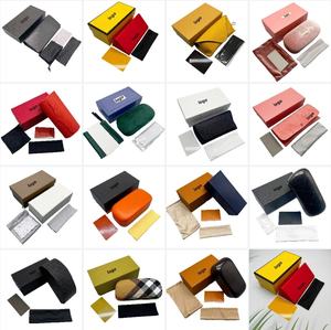 Vente en gros d'<span class=keywords><strong>étui</strong></span>s <span class=keywords><strong>à</strong></span> <span class=keywords><strong>lunettes</strong></span> de marque haut de gamme boîtes d'emballage de <span class=keywords><strong>lunettes</strong></span> de soleil rectangulaires <span class=keywords><strong>à</strong></span> la mode ensemble atmosphérique <span class=keywords><strong>étui</strong></span>s <span class=keywords><strong>à</strong></span> <span class=keywords><strong>lunettes</strong></span> de soleil en stock - Product Image 1