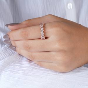 Anillo de eternidad con diamantes de corte esmeralda en oro rosa, joyería de lujo para mujer, banda elegante para compromiso, boda, aniversario y uso diario. - Product Image 4
