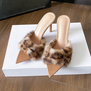 Sandales mules à talon aiguille en fourrure douce pour femme, avec semelle intérieure confortable, élégantes, à bout ouvert, à enfiler, pour les soirées, les rendez-vous et le quotidien - Product Image 2
