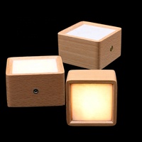 Lampe de chevet décorative de style moderne 2024, lumière LED 3D en acrylique, bouton tactile, intensité réglable, base en carrés de bois, pour salon
