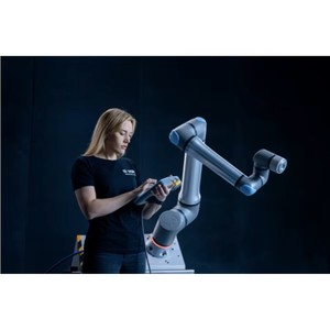 Robot 6 axes UR7e hautement flexible, capacité de charge utile de 7,5 kg, rayon d'action de 850 mm, moteur servo-électrique IP65, puissance de 1 kW - Product Image 3
