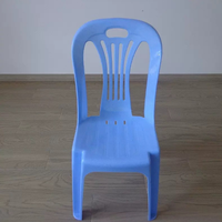 Chaise de jardin empilable en plastique blanc moderne avec accoudoirs et logo en relief pour hôtels XUYI XY-W9