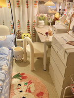 Tabouret de coiffeuse élégant en fer Bosi pour filles, chaise de maquillage mignonne, table de toilette tendance de luxe léger pour chambre à coucher