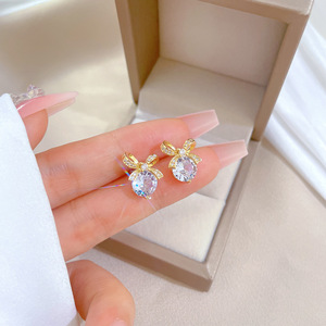 Pendientes de Botón de Circonita Cúbica Brillante con Baño de Oro de 18k al por Mayor, Diseño de Flor y Corazón de Moda, Regalo - Product Image 5