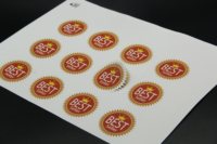 Étiquettes en feuille de formes variées imprimées sur mesure en usine, autocollants logo découpés sur mesure pour l'emballage des produits de consommation quotidienne et des contenants alimentaires